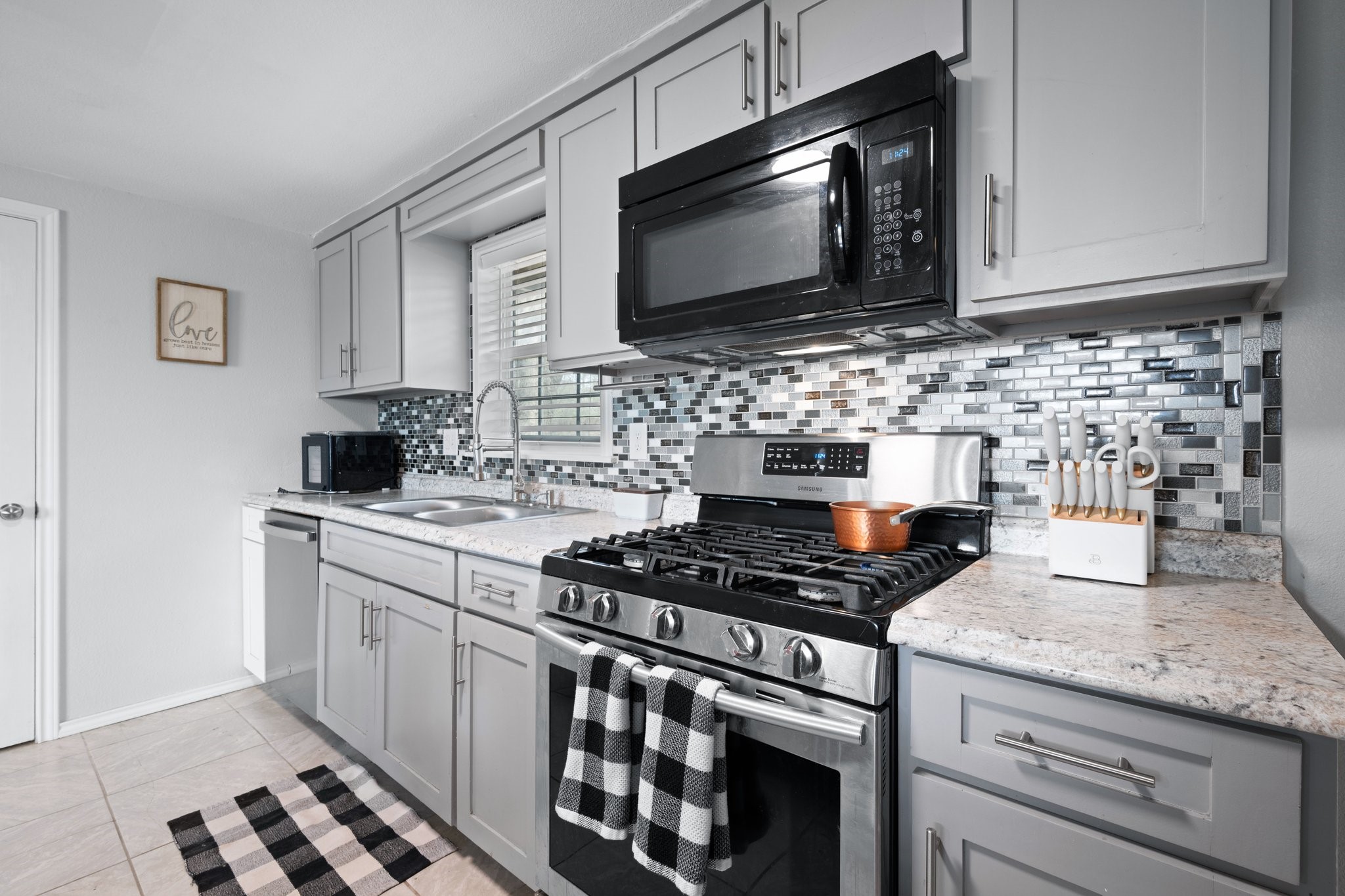 412 W Godley Avenue Godley TX 76044