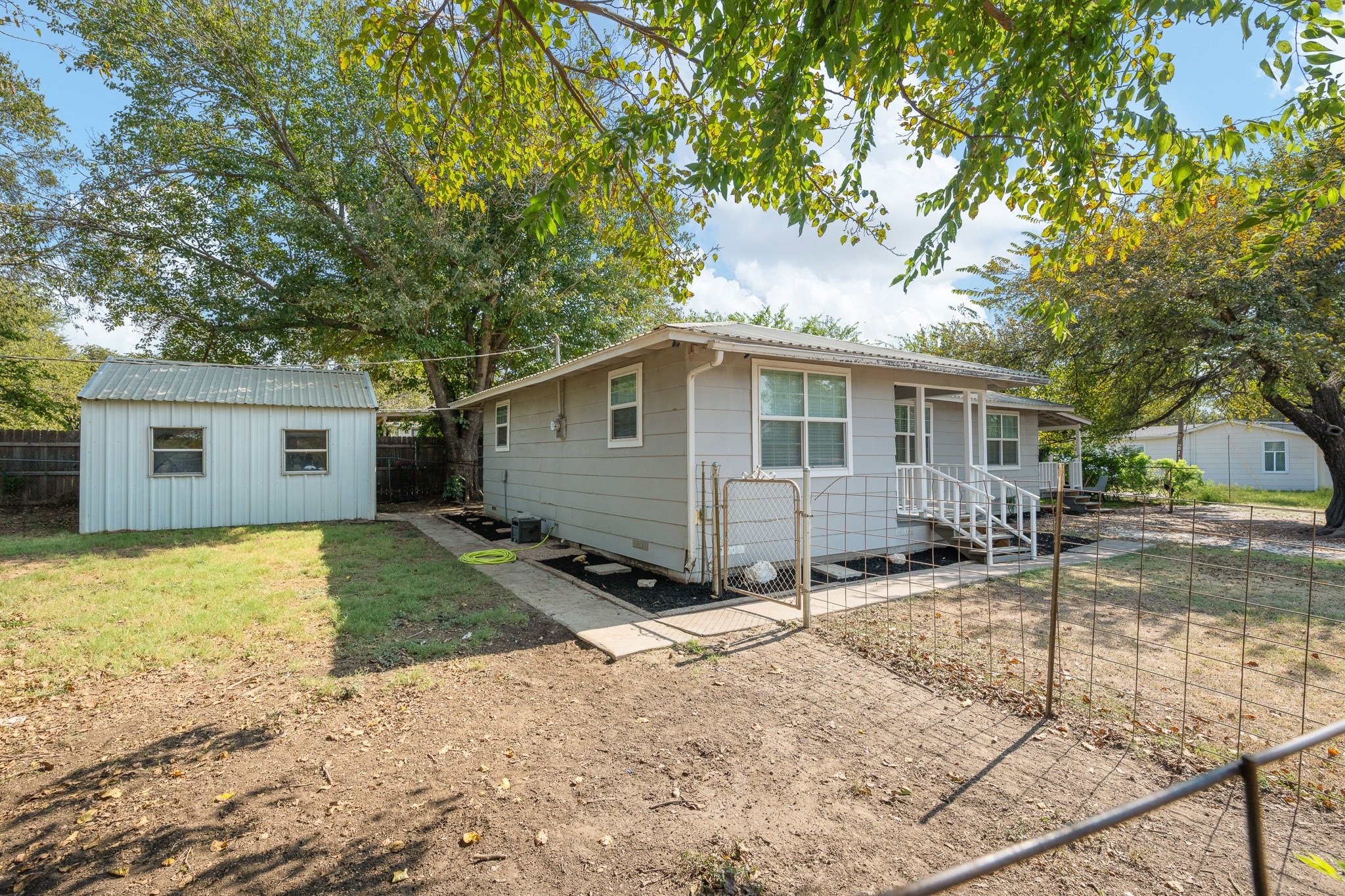 412 W Godley Avenue Godley TX 76044