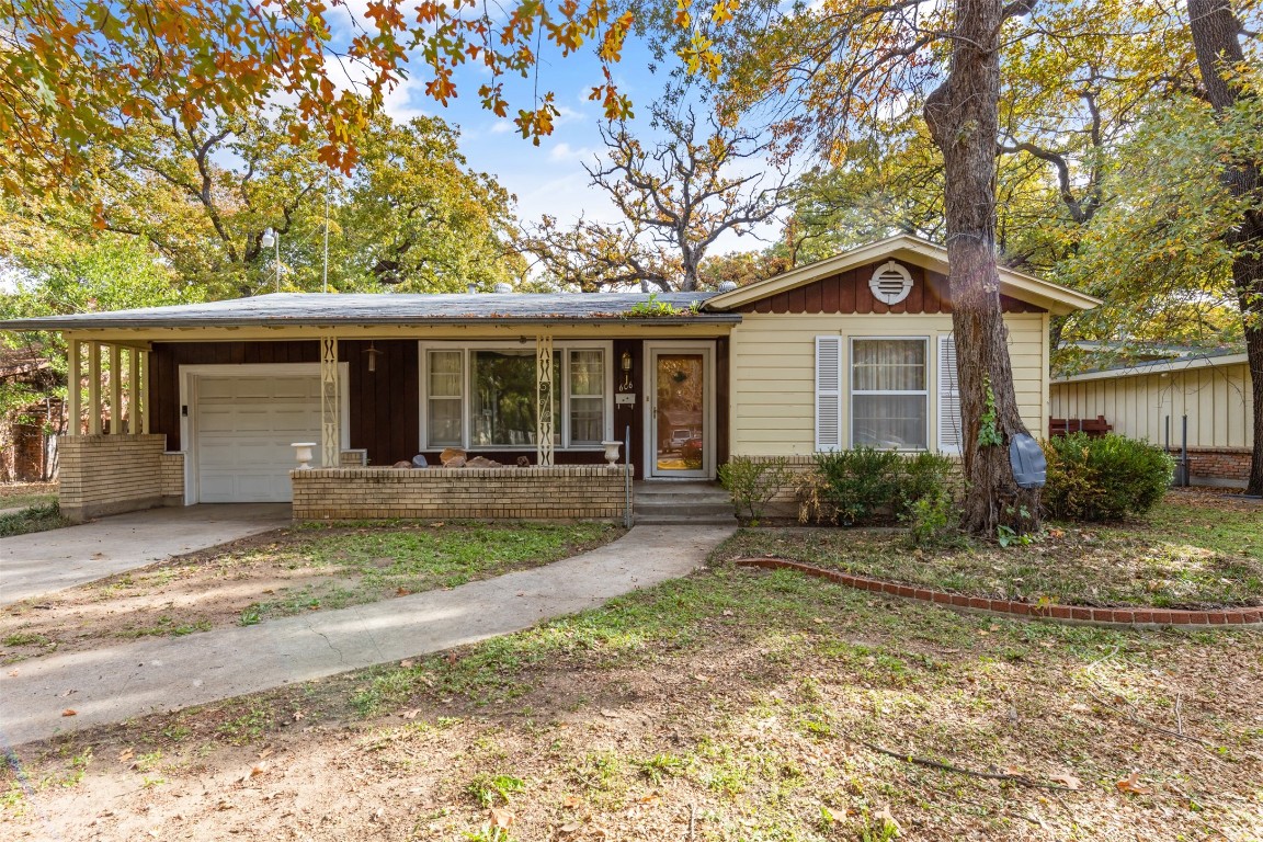 606 Club Oak Drive River Oaks TX 76114