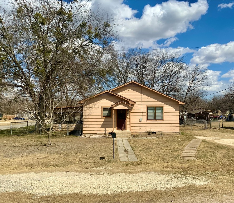 302 South Avenue N Clifton TX 76634