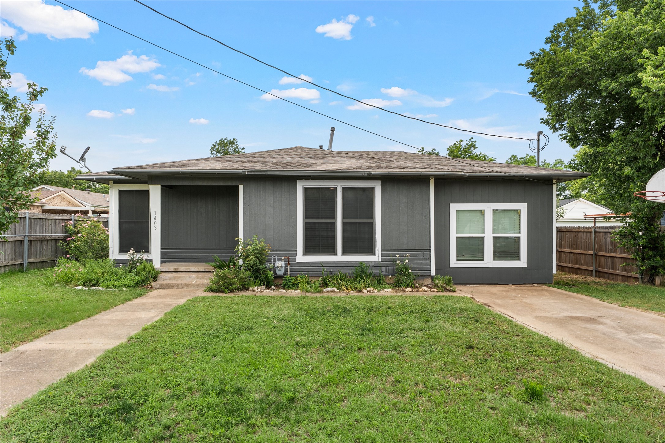 1403 W 11th Street Mcgregor TX 76657