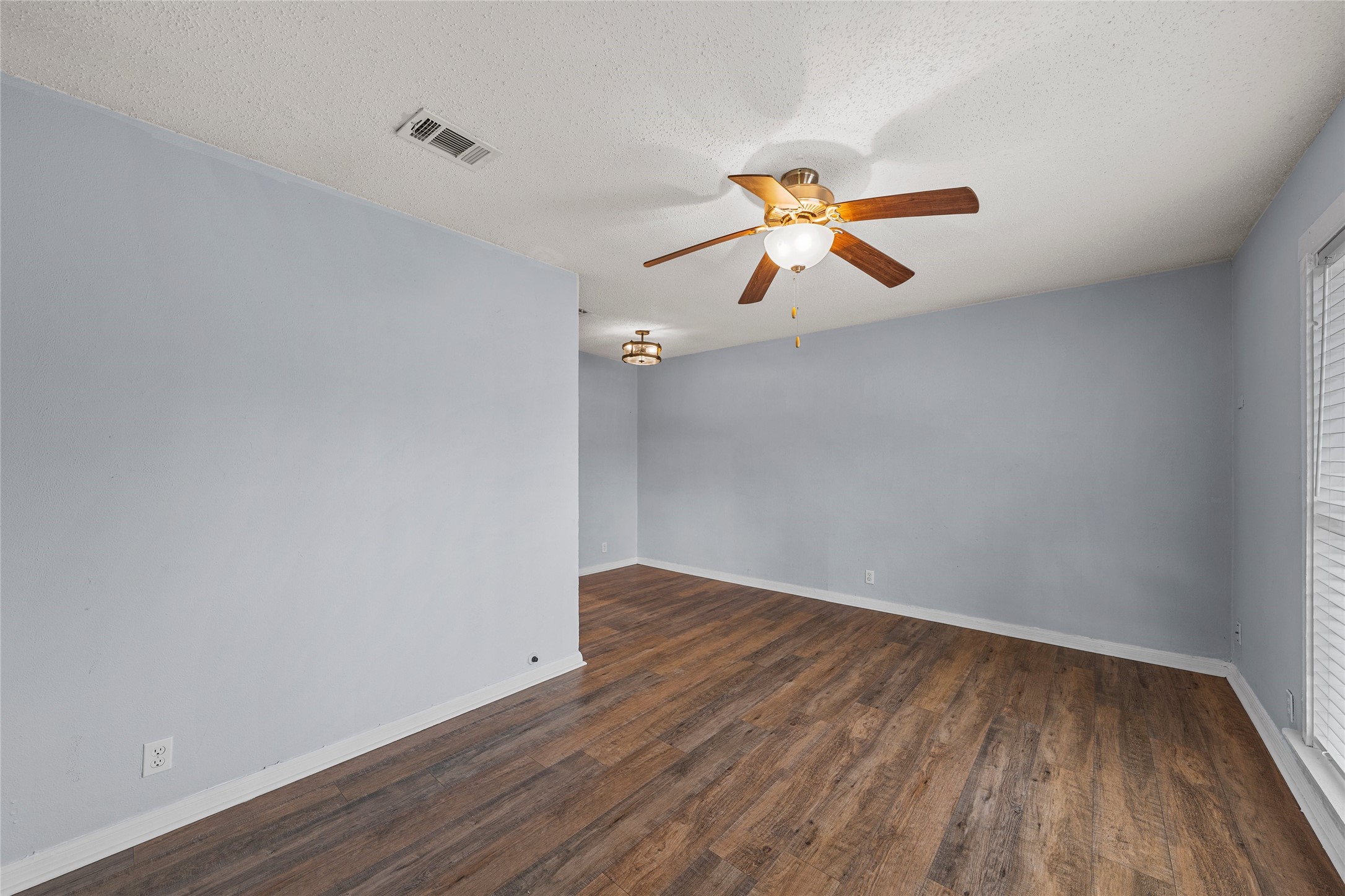 1403 W 11th Street Mcgregor TX 76657
