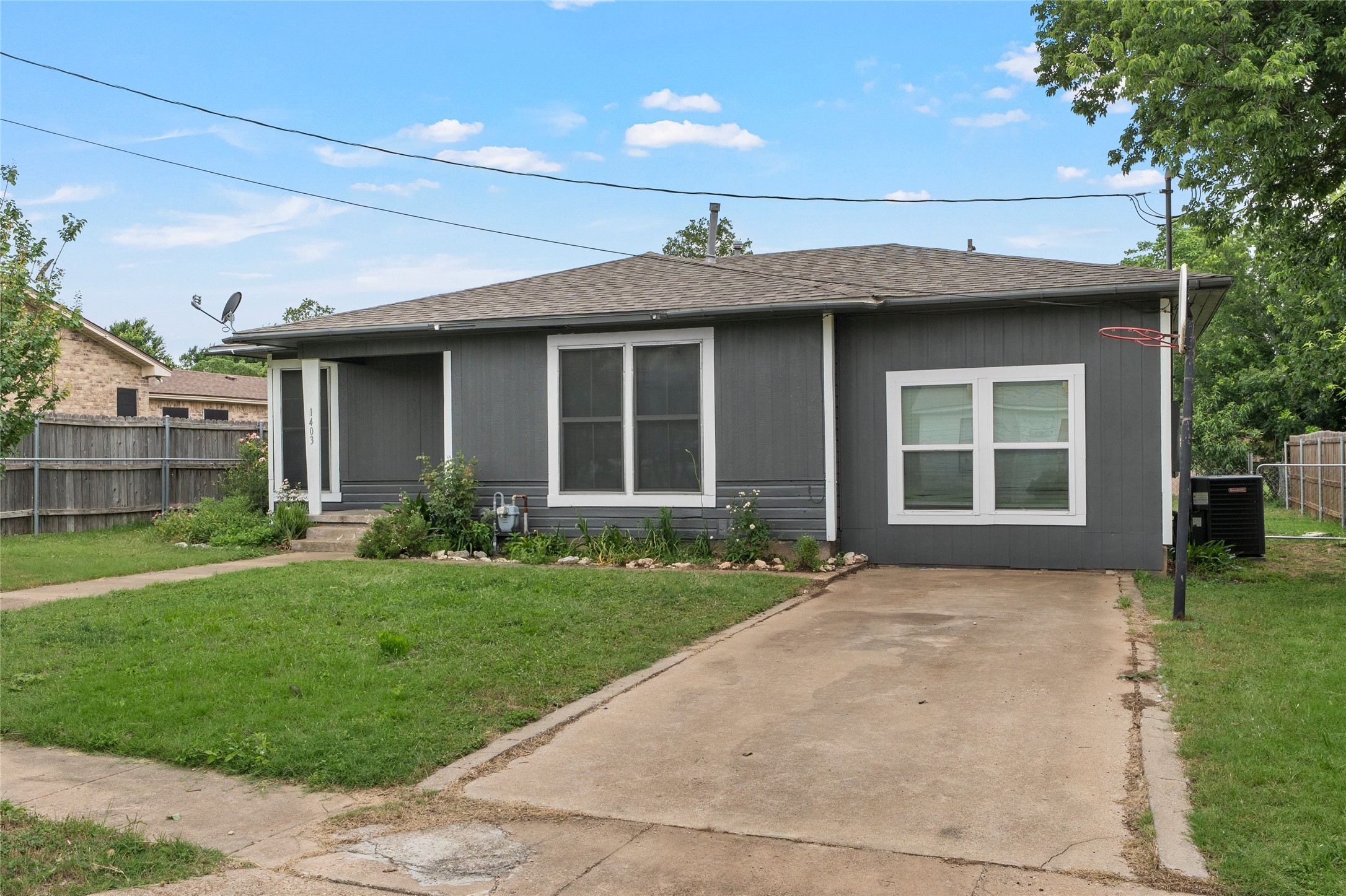 1403 W 11th Street Mcgregor TX 76657