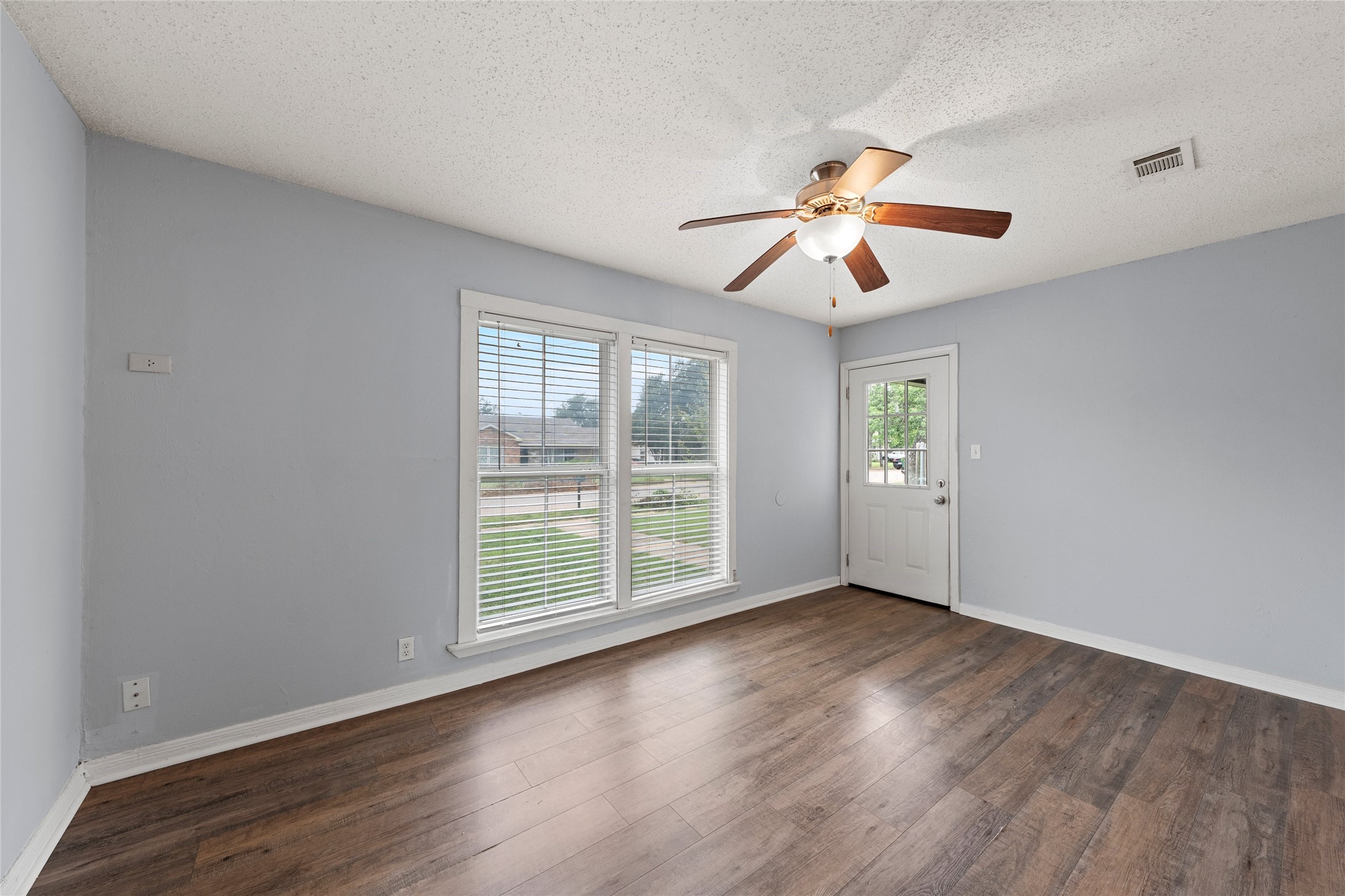 1403 W 11th Street Mcgregor TX 76657