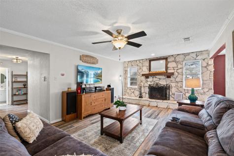 3900 Cresthill Road Benbrook TX 76116