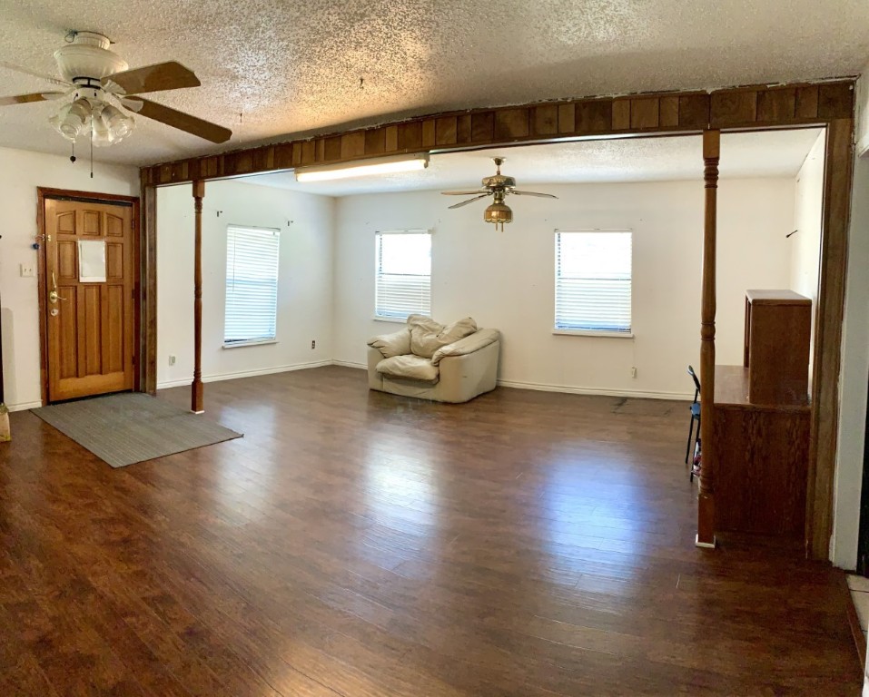 2526 SE 14th Street Grand Prairie TX 75051