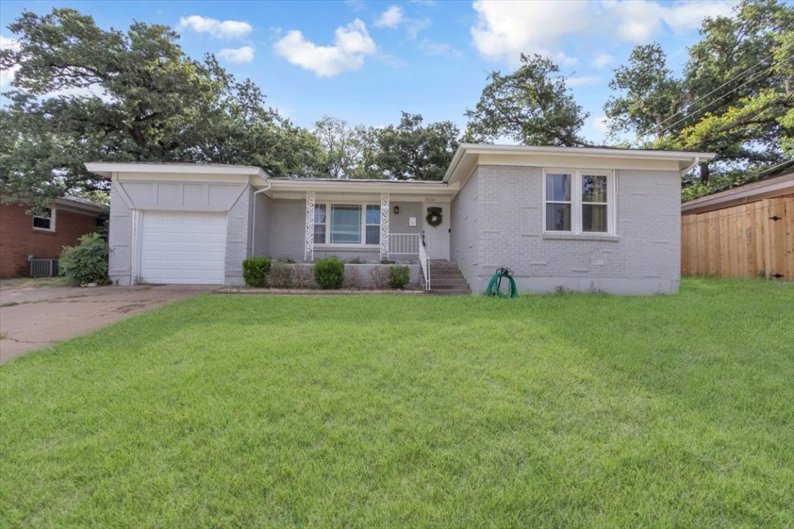 924 Walter Street Bedford TX 76022