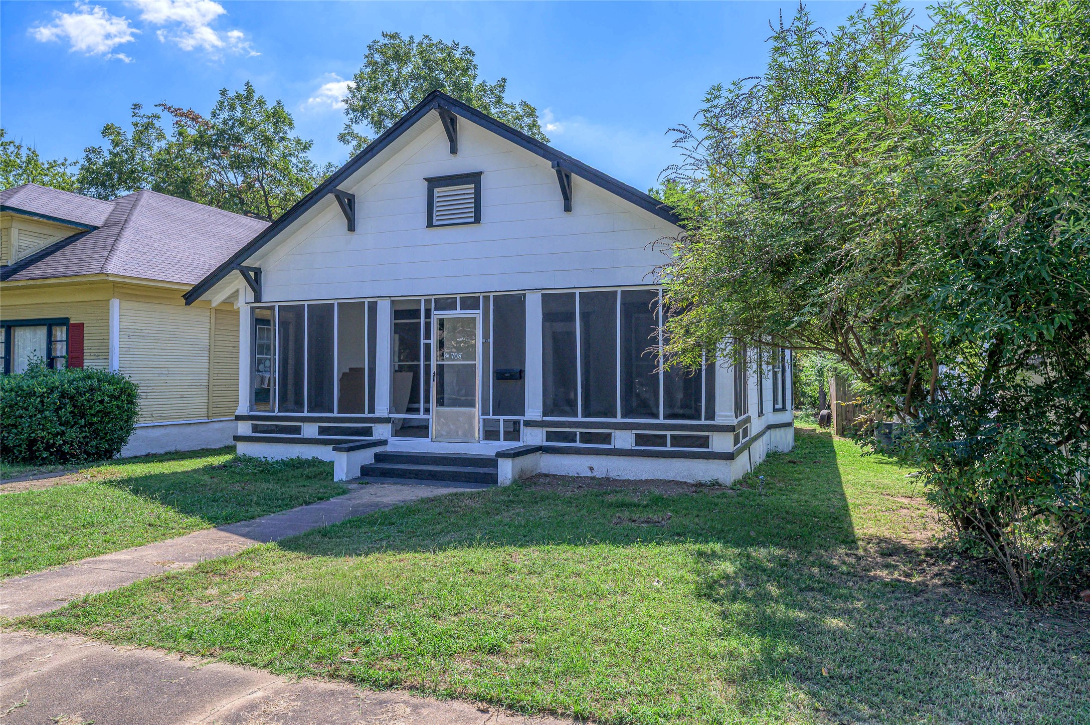 708 W Texas Street Denison TX 75020