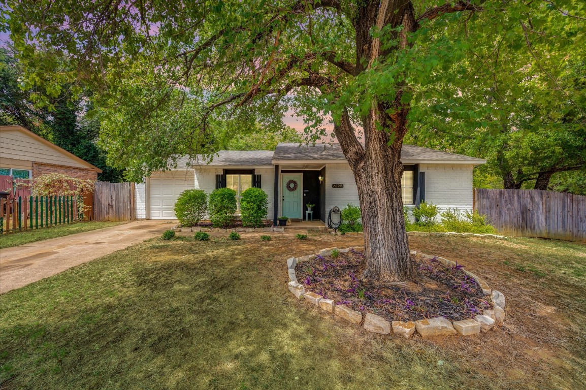 7029 Fallbrook Court E Fort Worth TX 76120