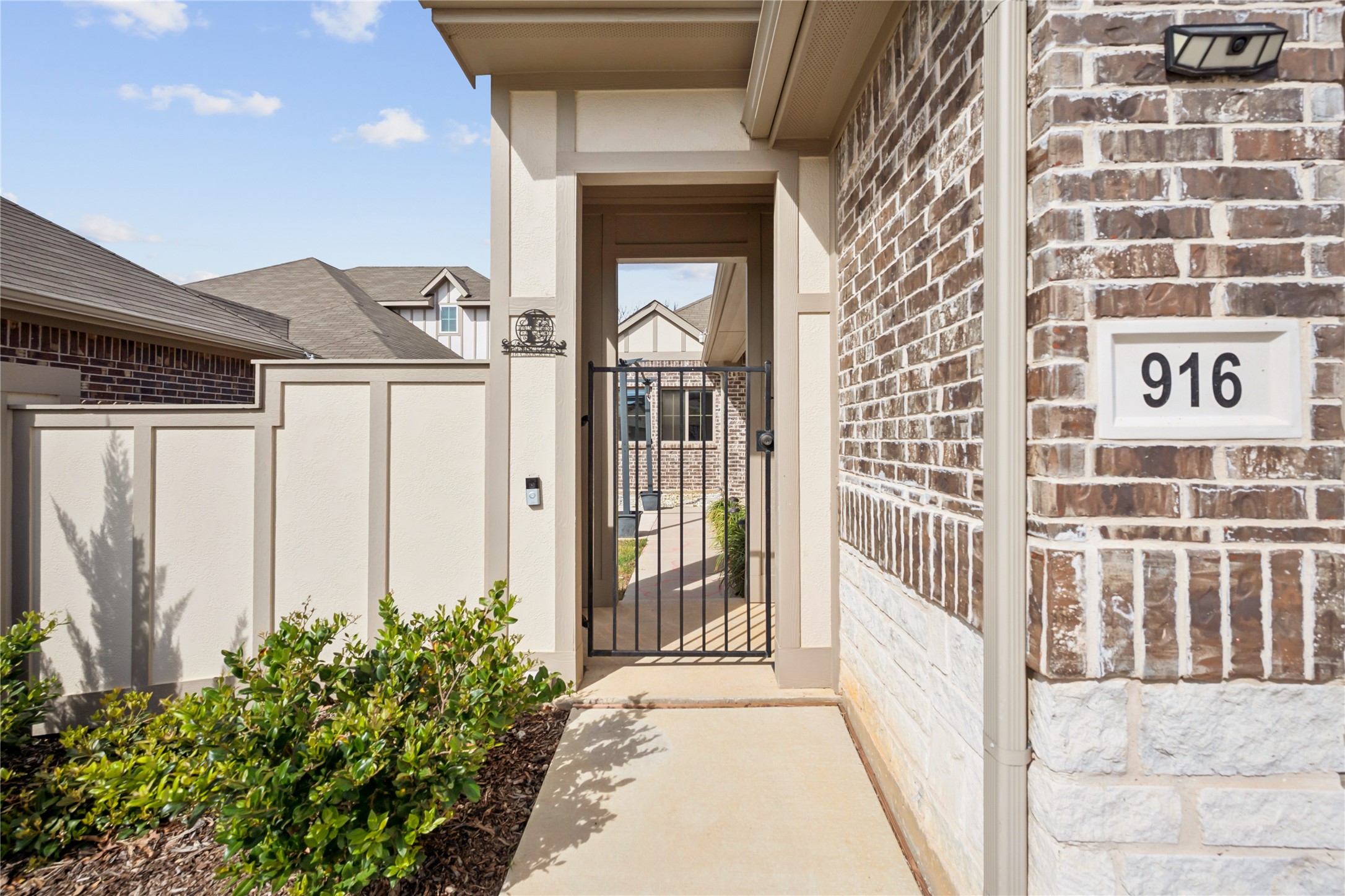916 Crockett Street Aubrey TX 76227