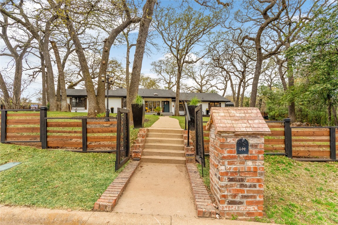 101 Manor Way Street Grapevine TX 76051