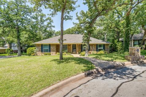 605 Country Green Lane Arlington TX 76011