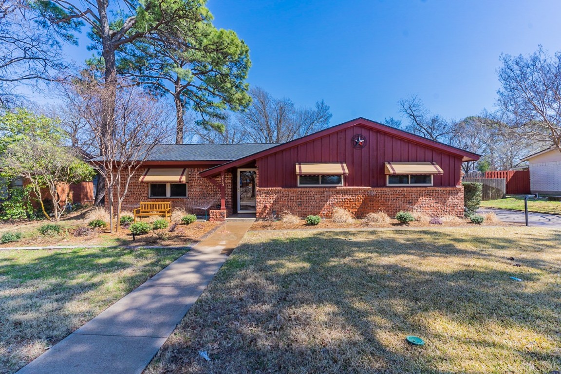 713 N Davis Drive Arlington TX 76012