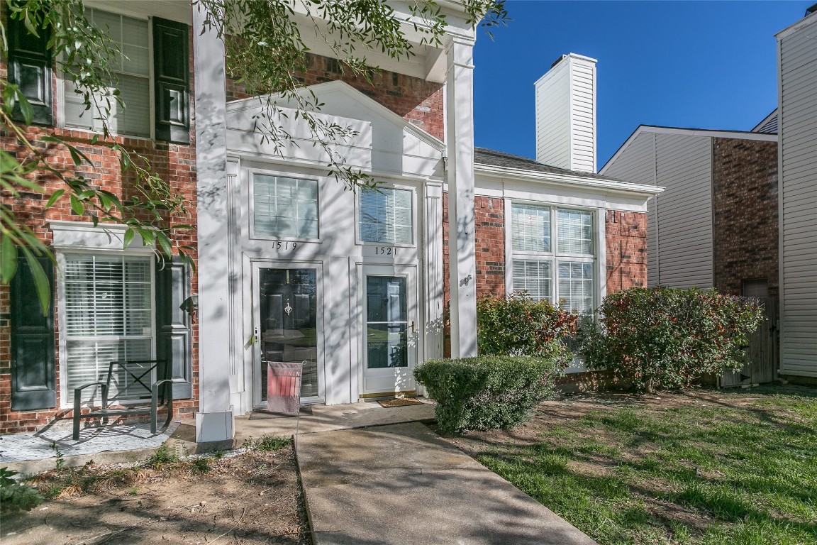 1521 Creek Bank Lane Arlington TX 76014
