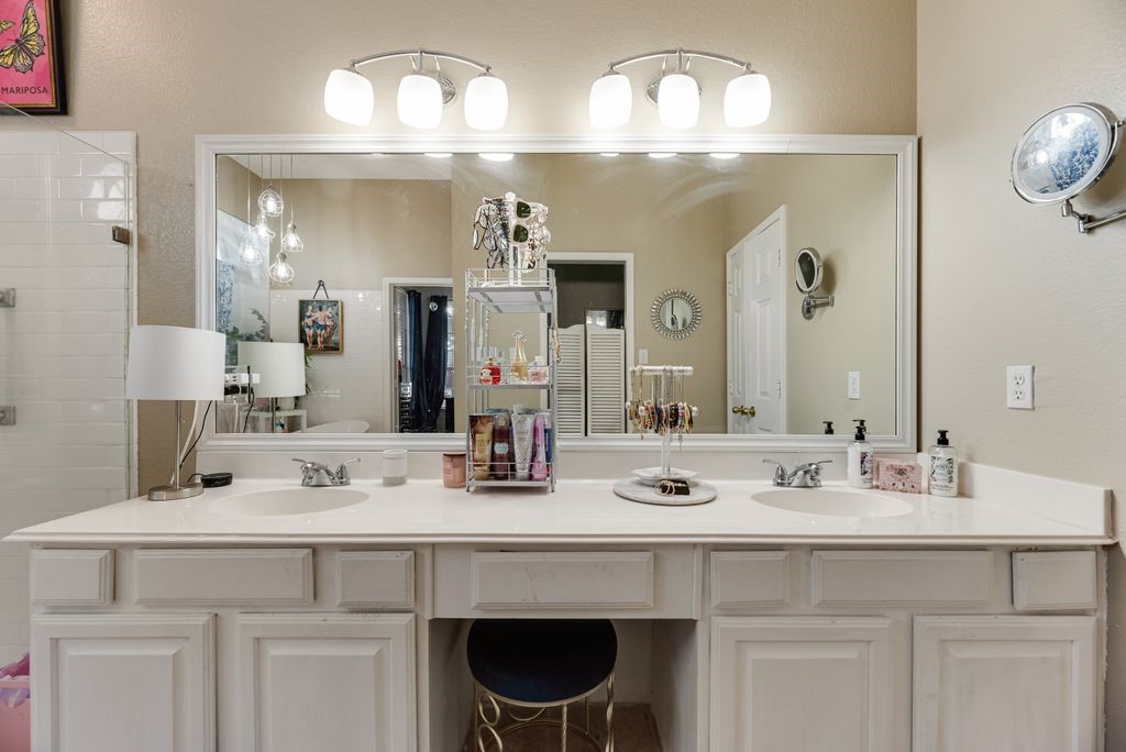 3205 Cape Cod Court Arlington TX 76017