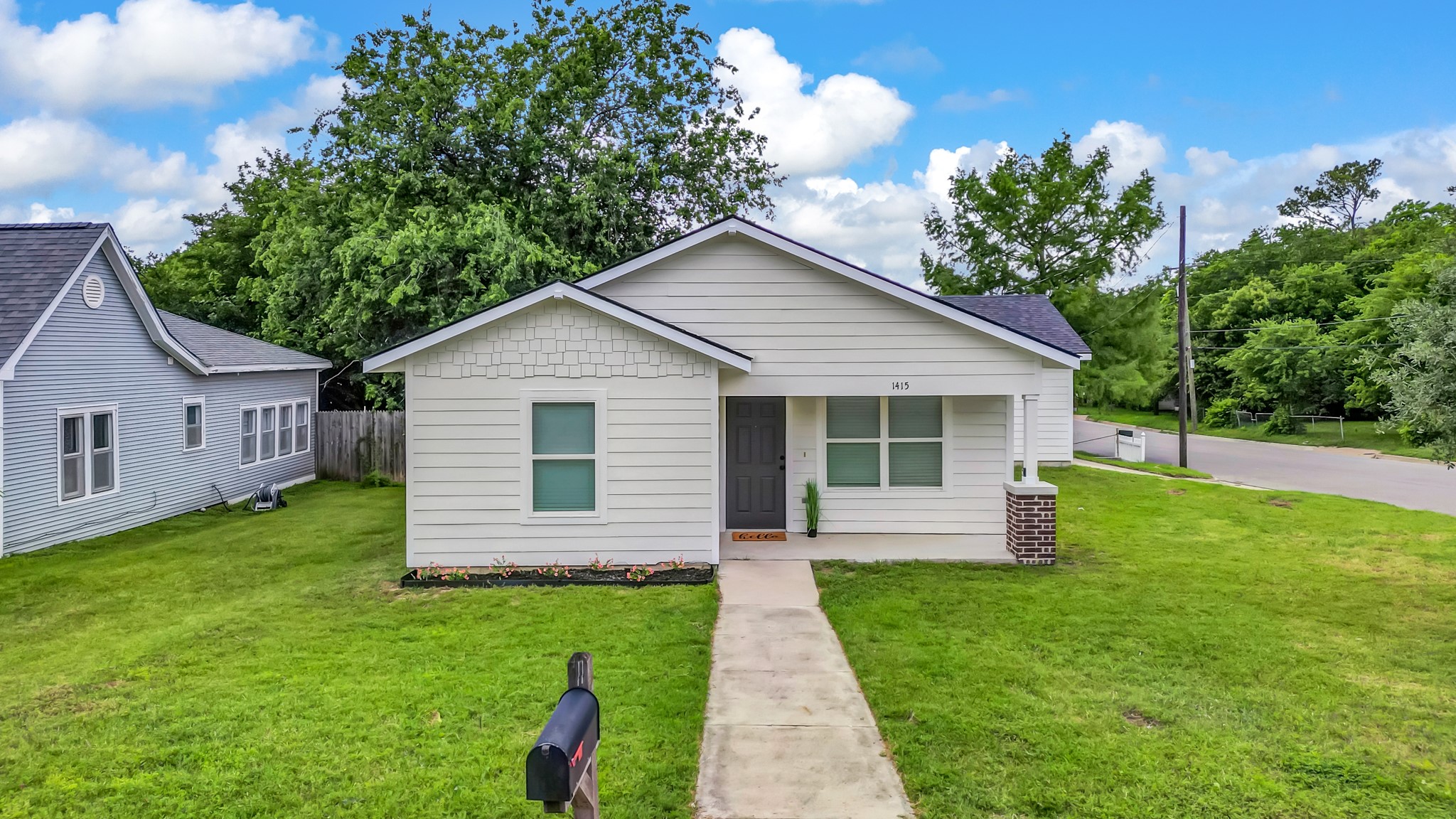 1415 N Elm Street Weatherford TX 76086
