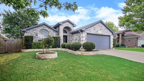 208 Faircrest Drive Arlington TX 76018
