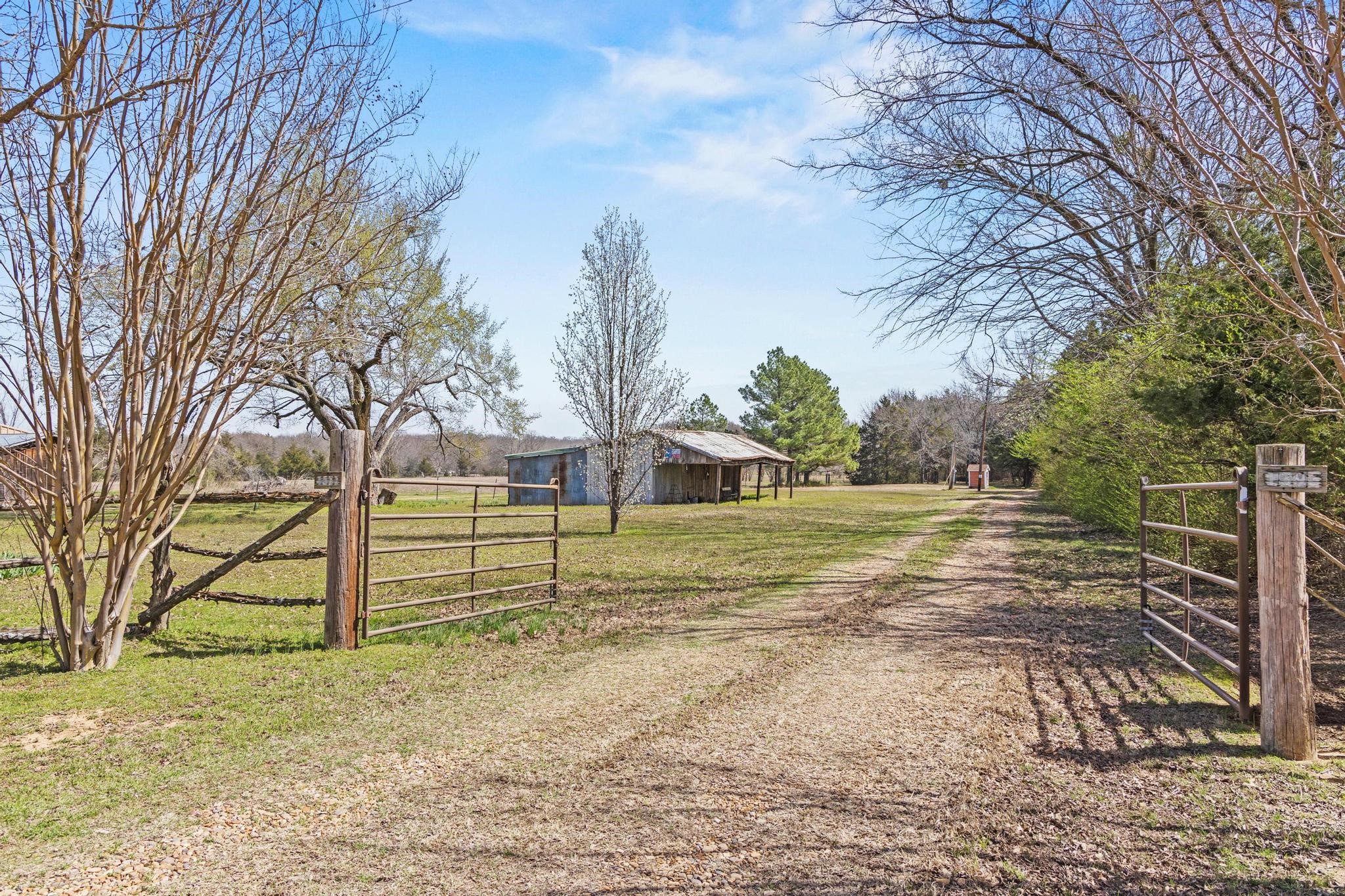 1393 County Road 2250 Ivanhoe TX 75447