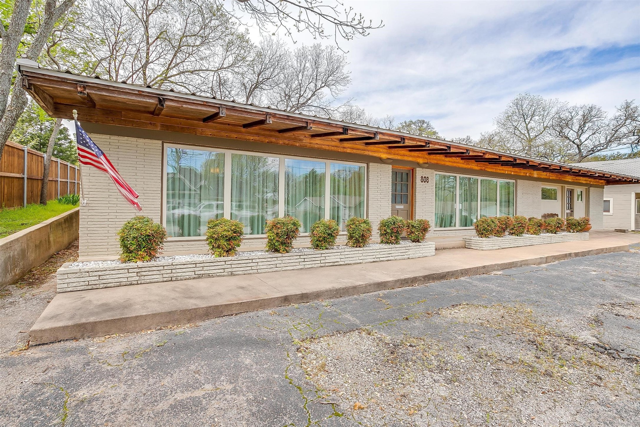808 S Waco Street Weatherford TX 76086