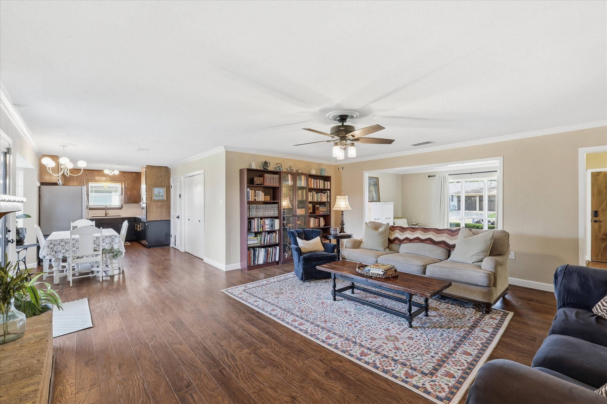 217 E Louella Drive Hurst TX 76054