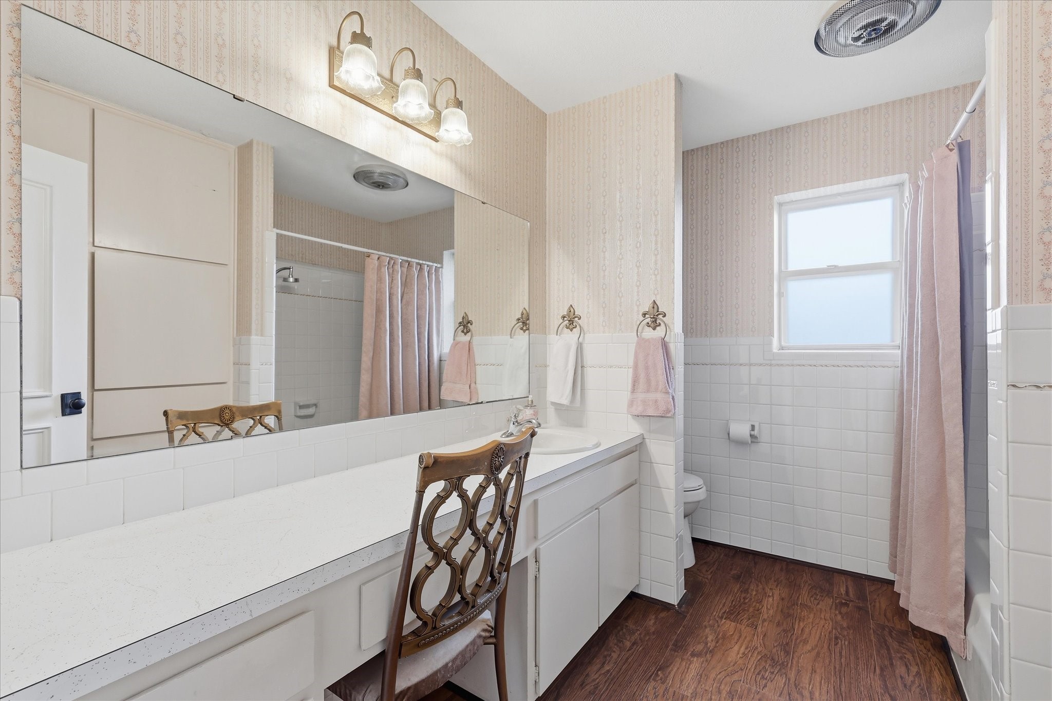 217 E Louella Drive Hurst TX 76054