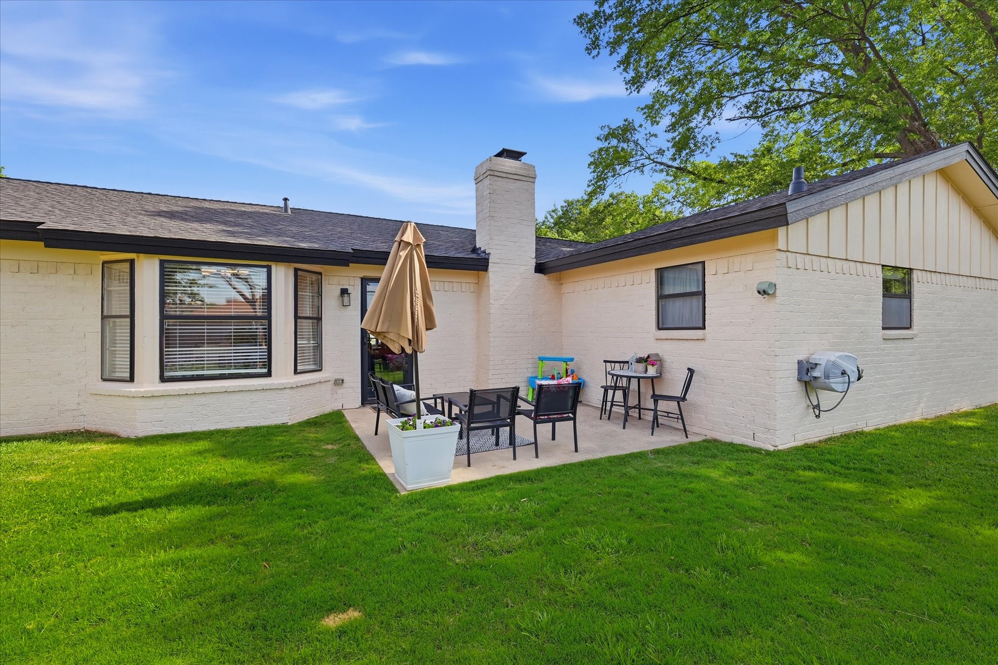 217 E Louella Drive Hurst TX 76054