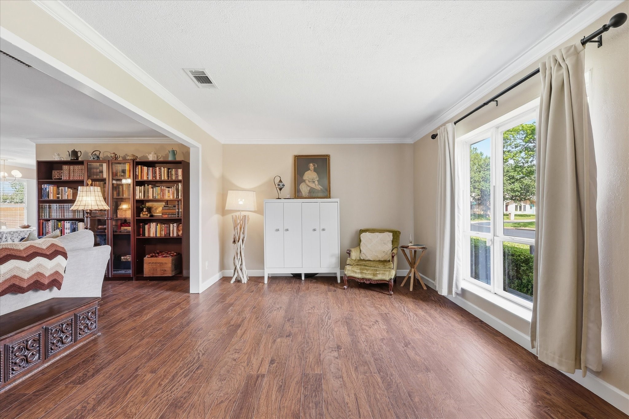 217 E Louella Drive Hurst TX 76054