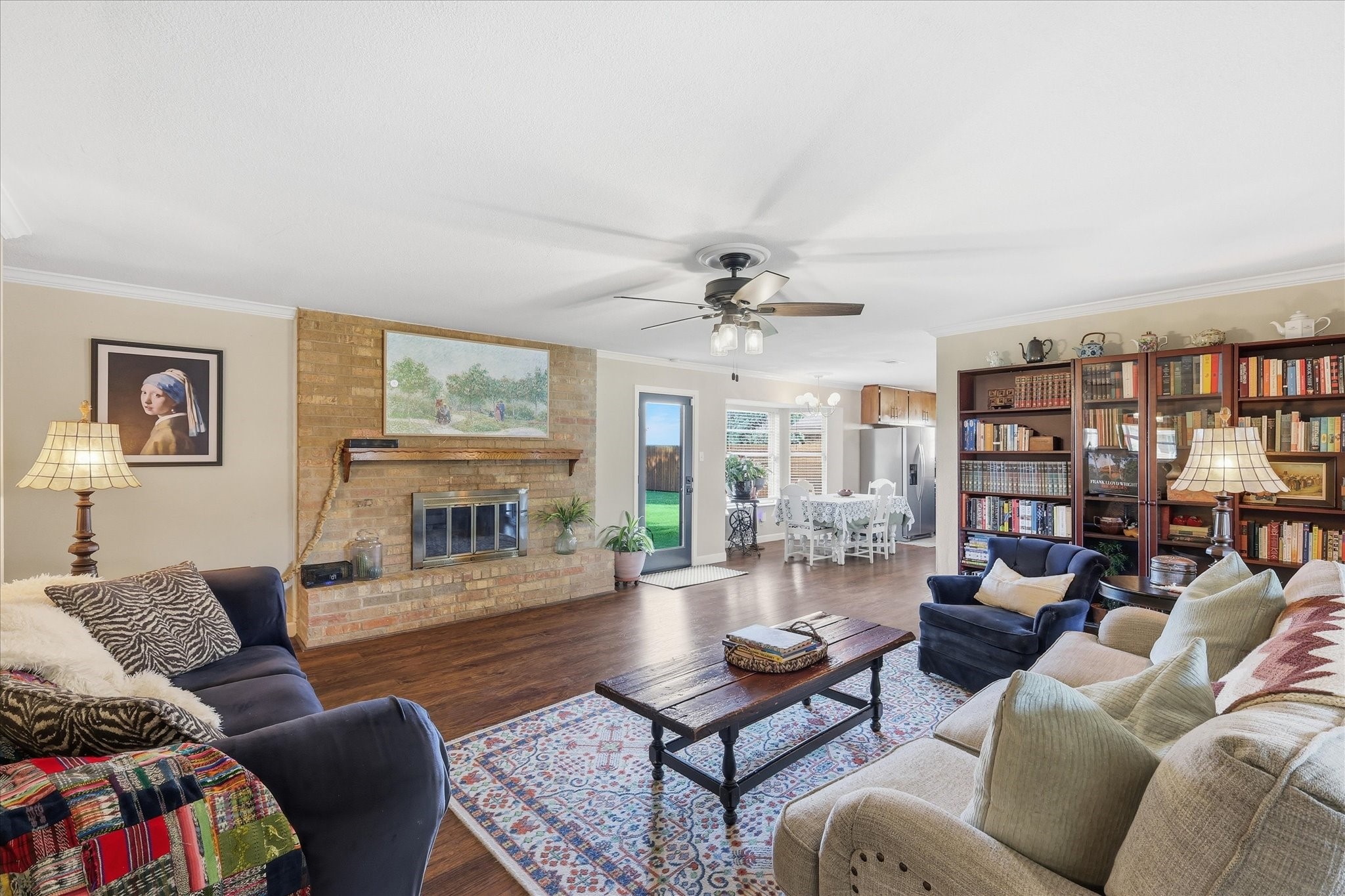 217 E Louella Drive Hurst TX 76054