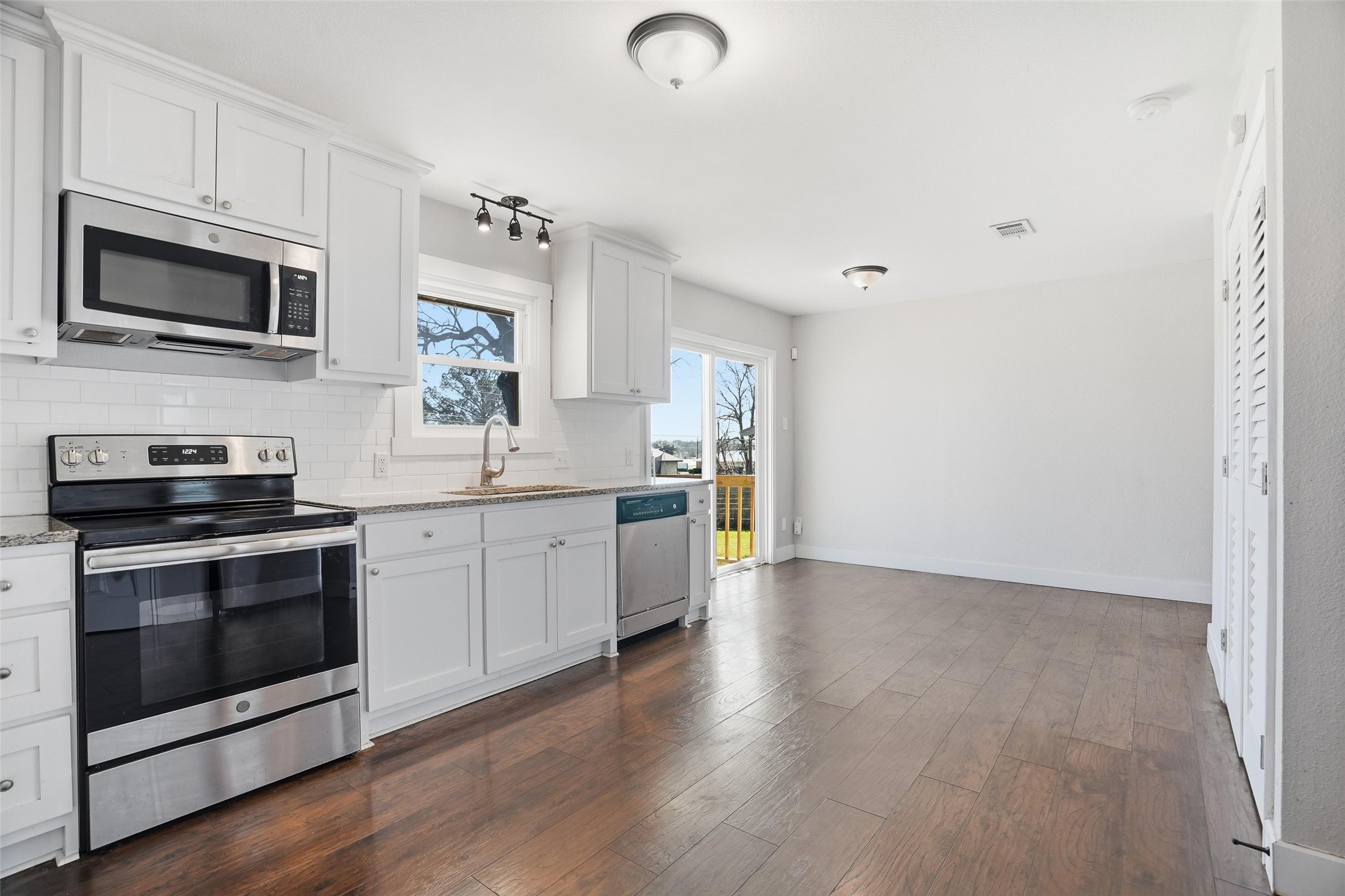 117 Oakwood Drive Keene TX 76059