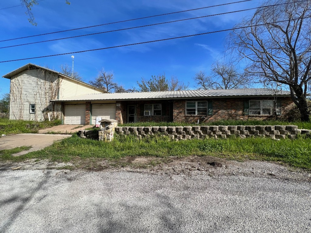 901 W College Avenue Comanche TX 76442
