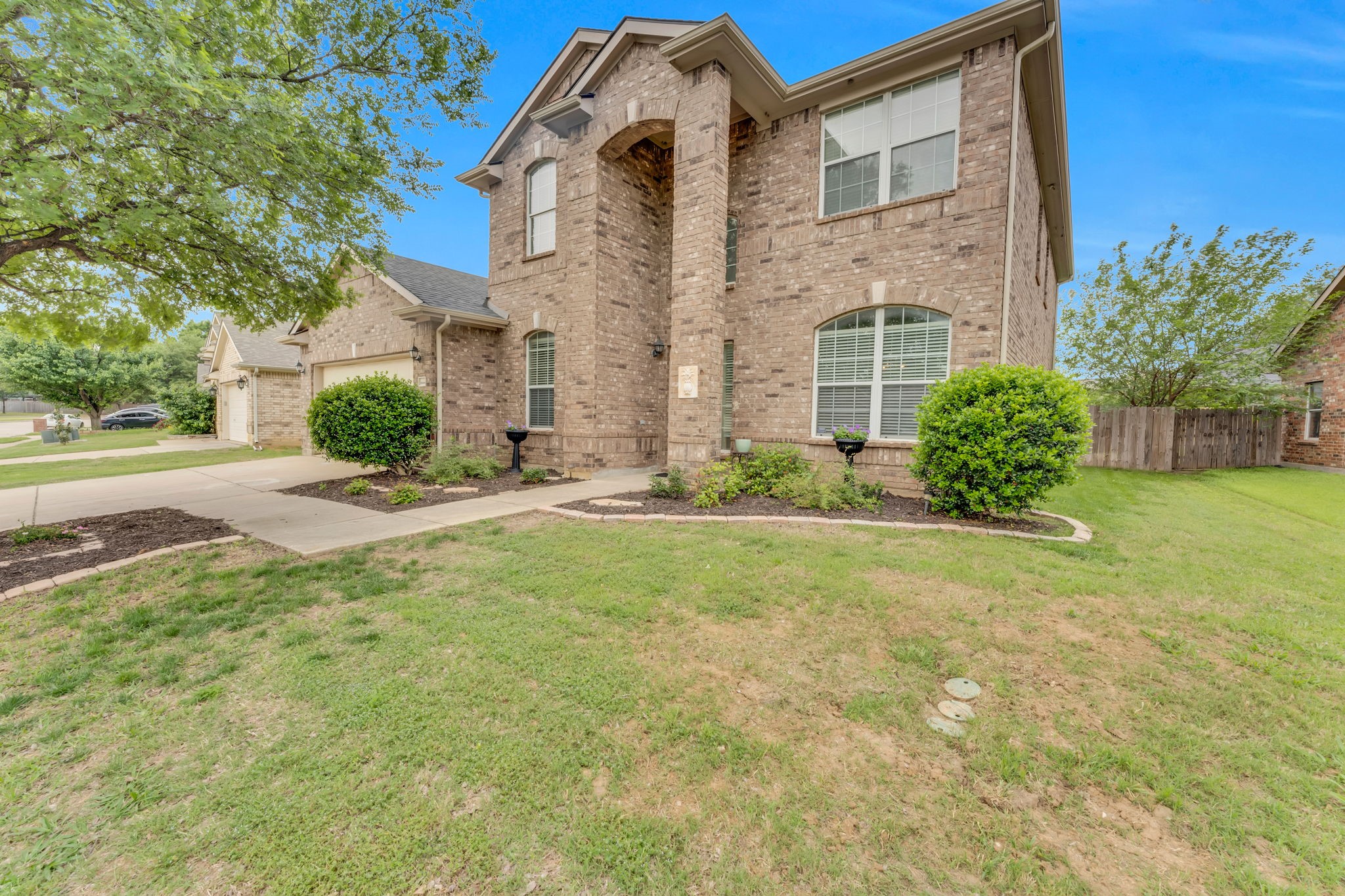 9208 Water Oak Drive Arlington TX 76002
