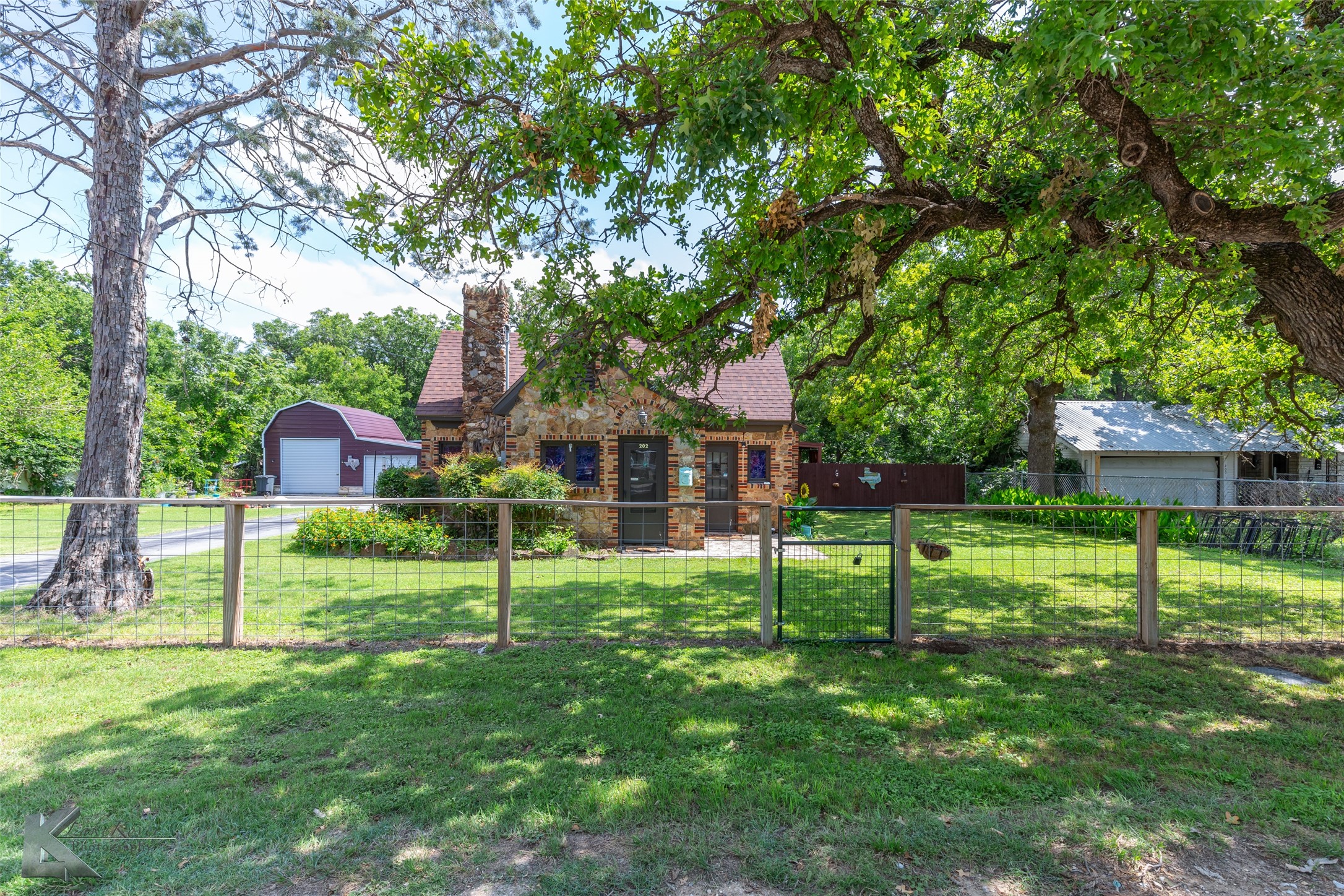 202 E Ross Street Rising Star TX 76471