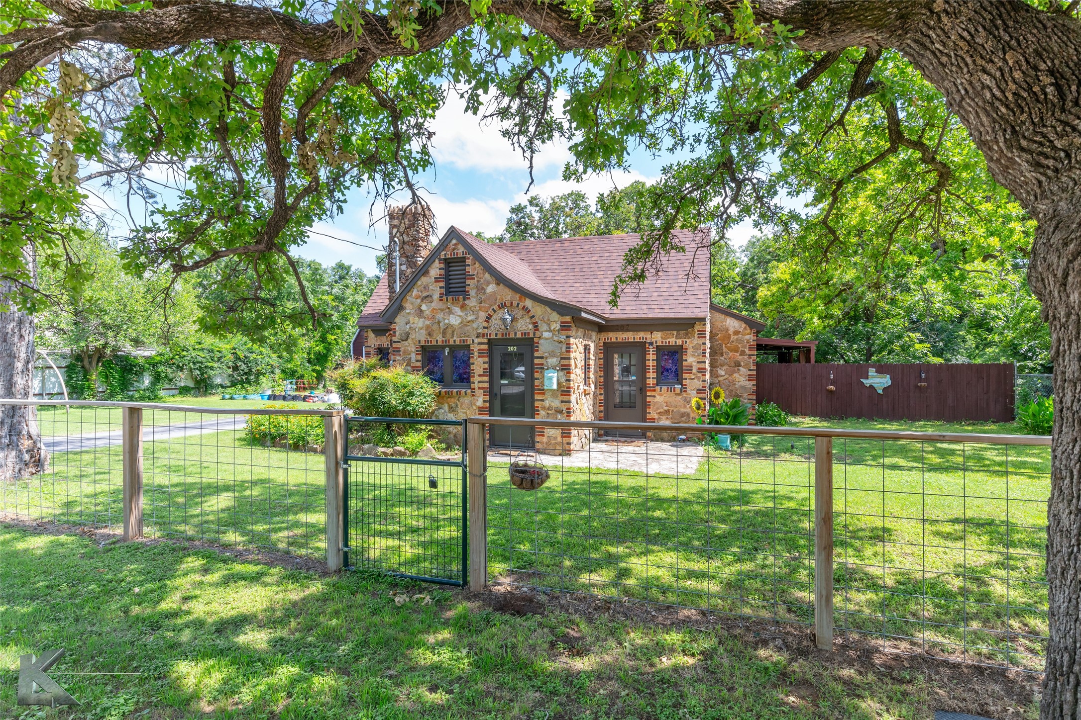 202 E Ross Street Rising Star TX 76471