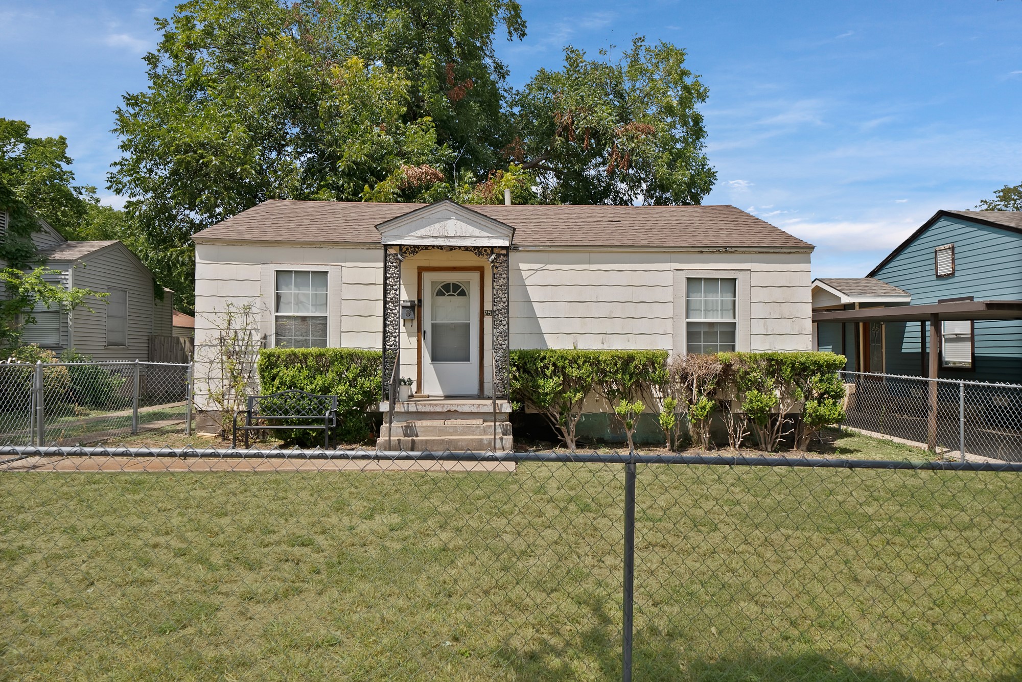 2543 Searcy Drive Dallas TX 75211