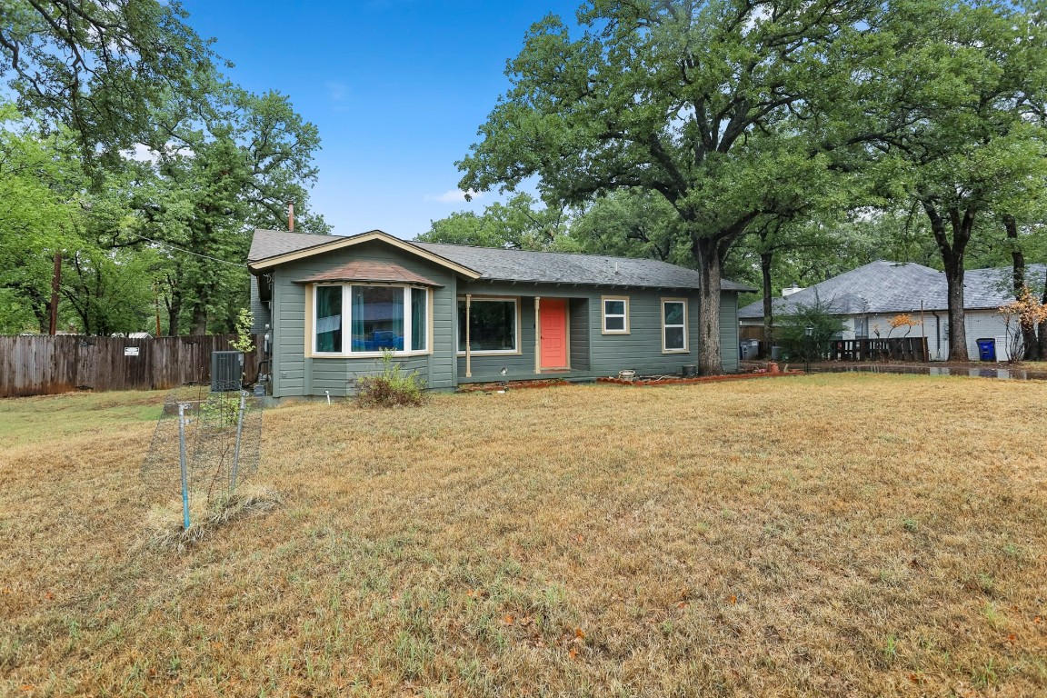 1113 Carpenter Street Azle TX 76020