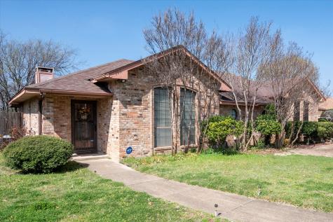 105 Larchbrook Drive Desoto TX 75115