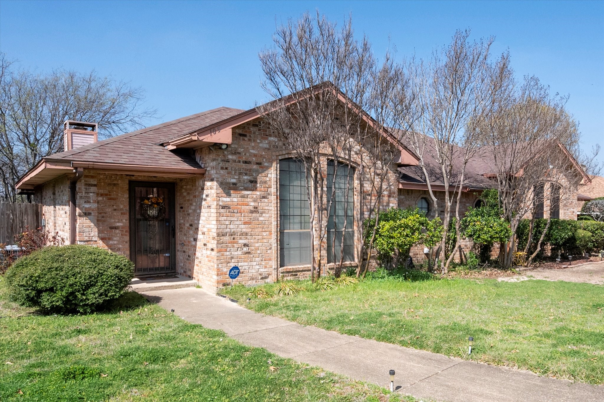 105 Larchbrook Drive Desoto TX 75115
