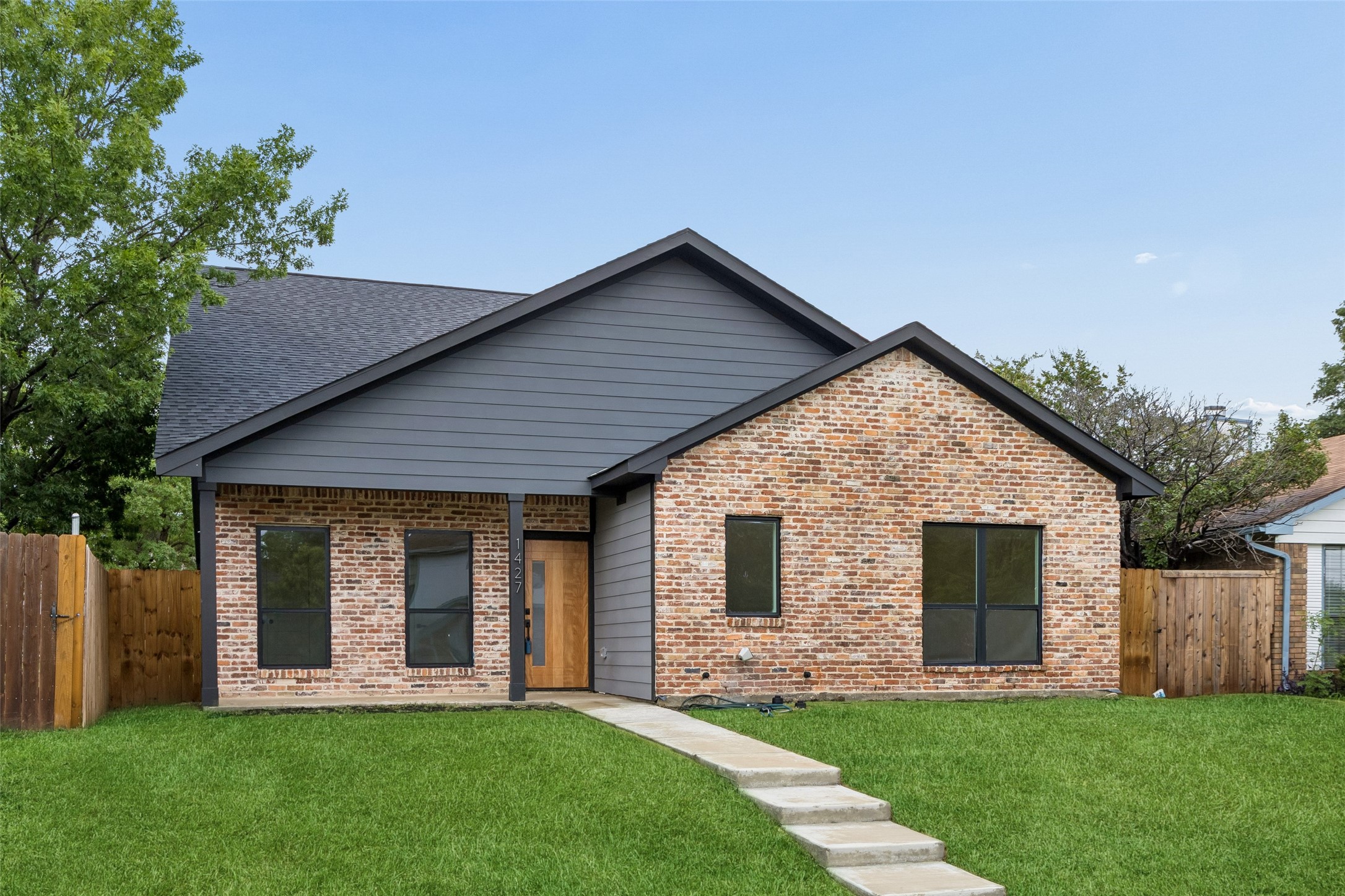 1427 Smokehouse Street Mesquite TX 75149