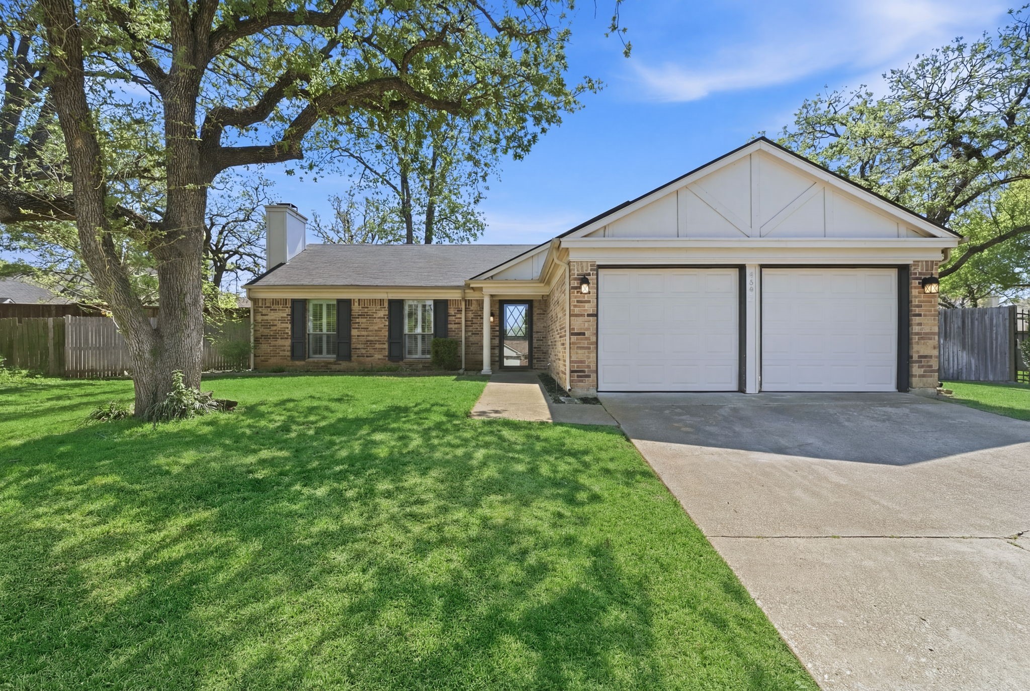 404 Knoll Wood Court Euless TX 76039