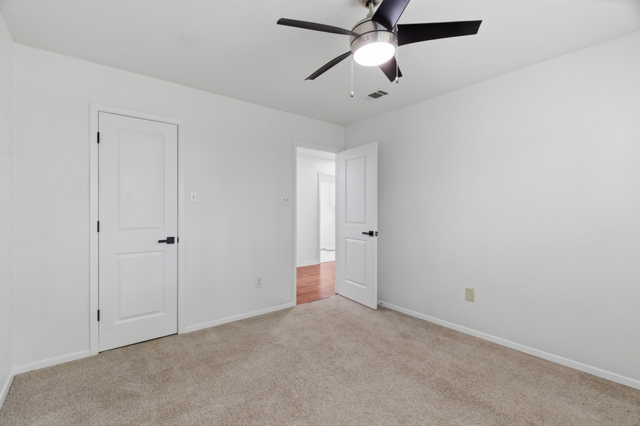 404 Knoll Wood Court Euless TX 76039