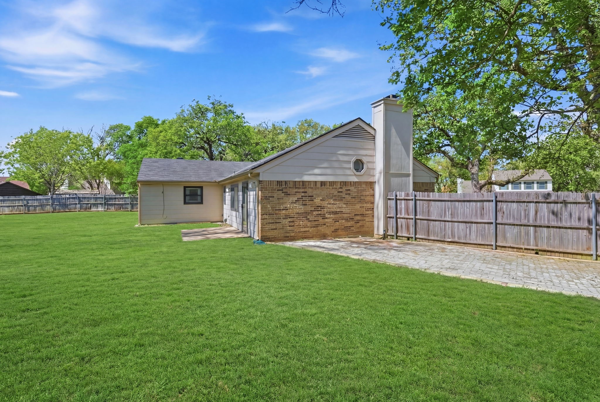 404 Knoll Wood Court Euless TX 76039