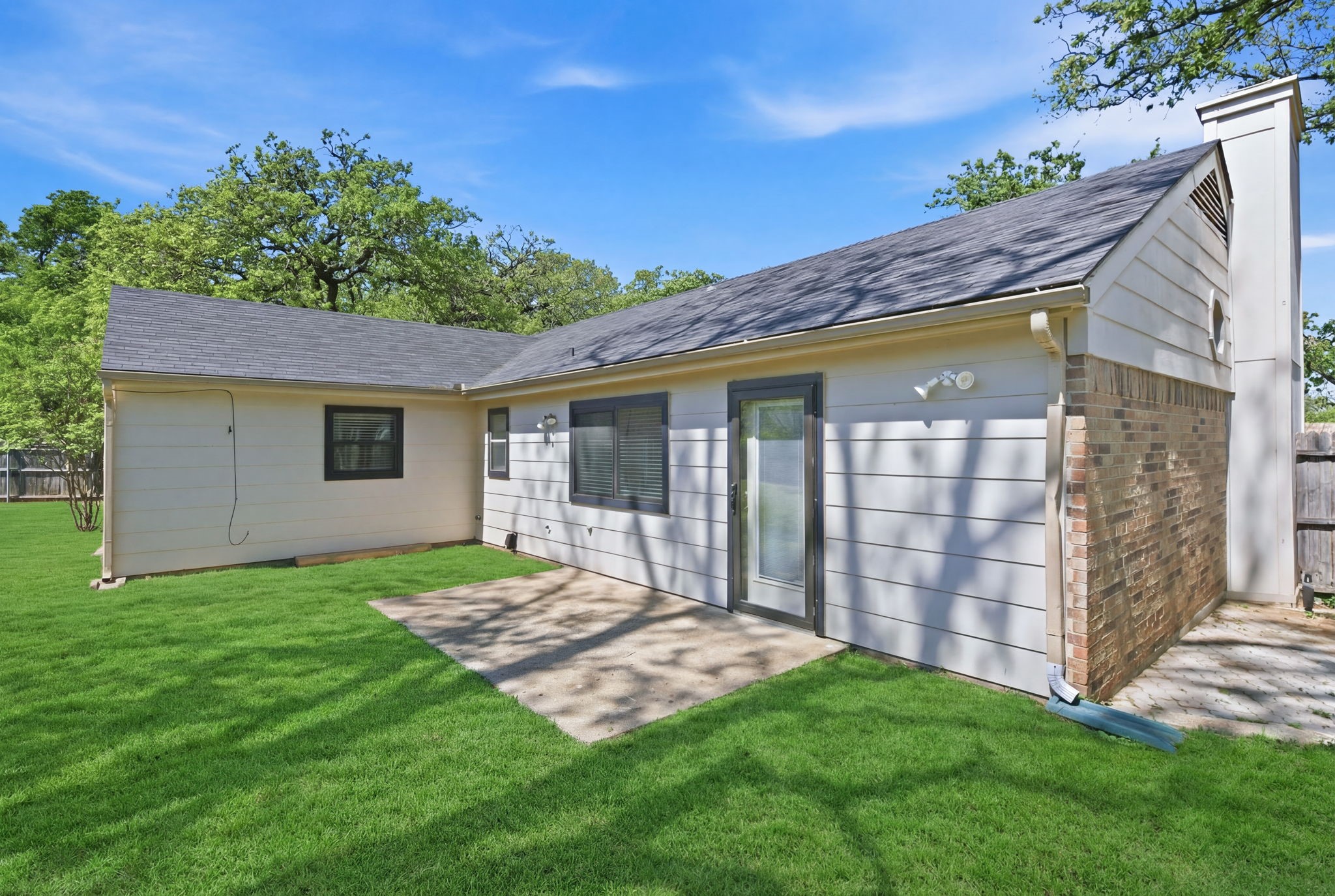 404 Knoll Wood Court Euless TX 76039