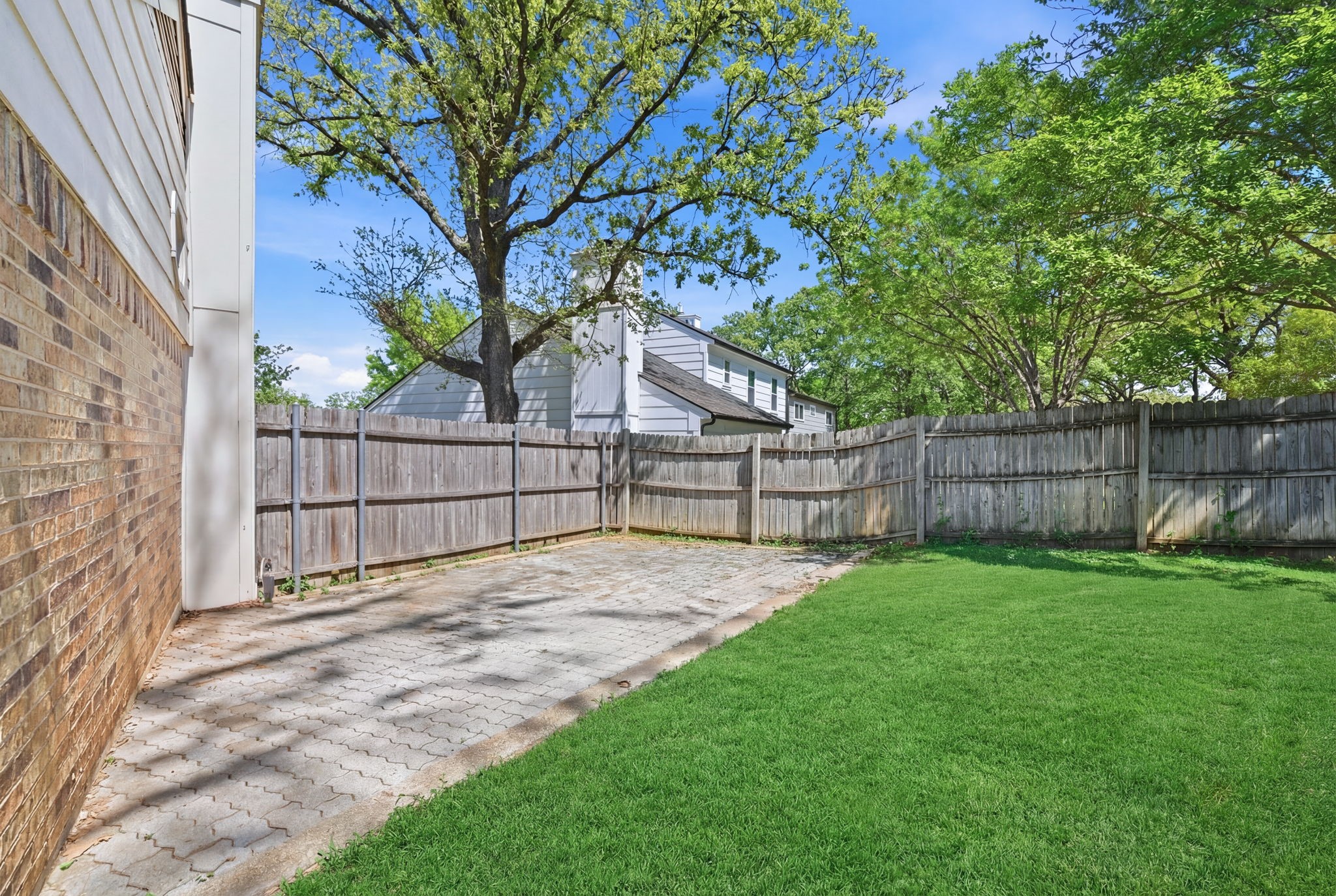 404 Knoll Wood Court Euless TX 76039