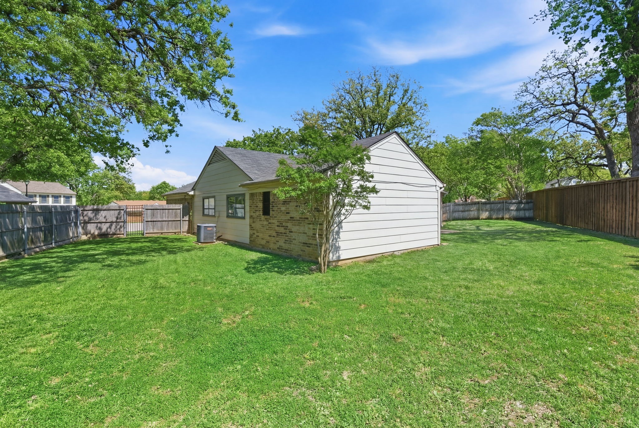 404 Knoll Wood Court Euless TX 76039