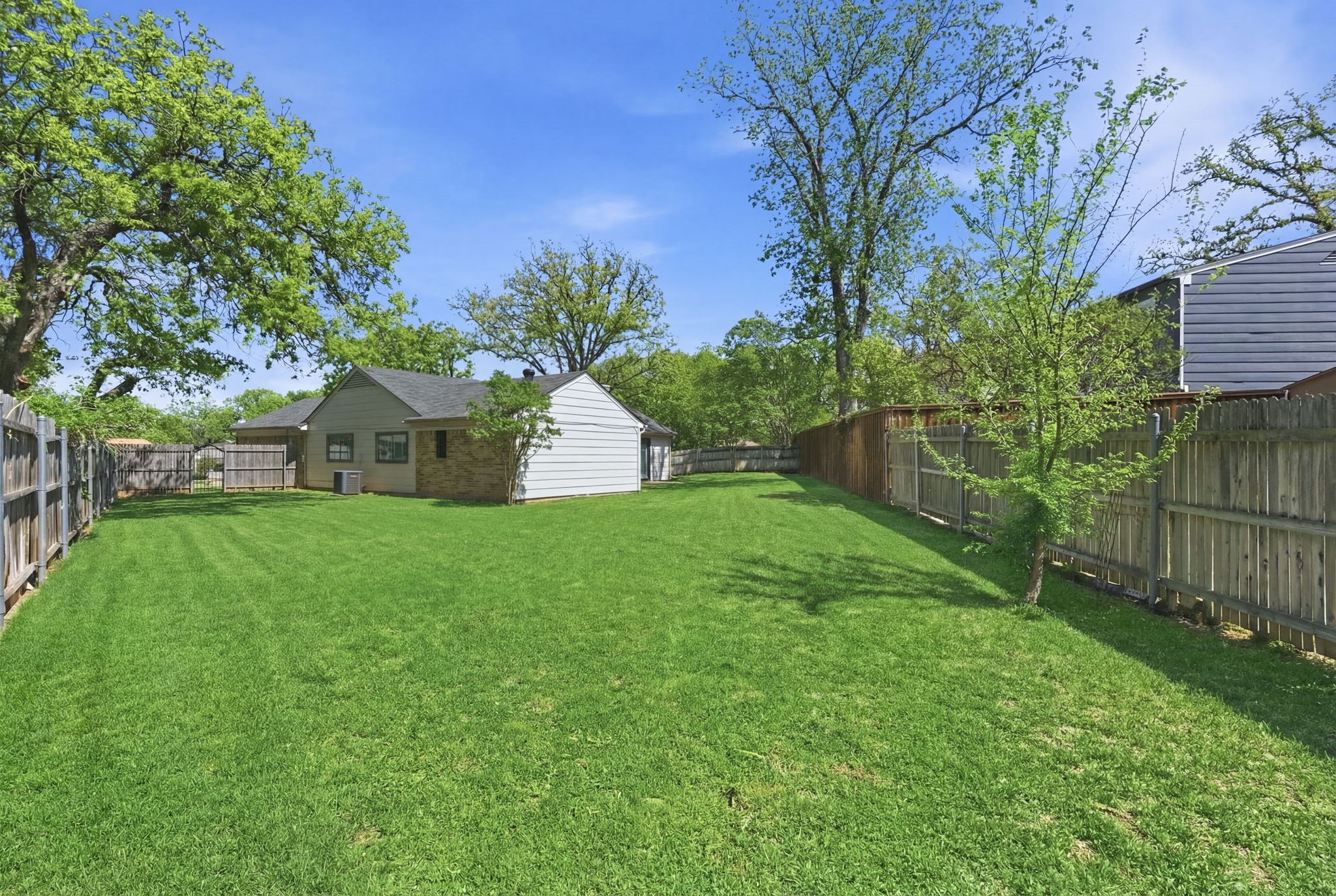 404 Knoll Wood Court Euless TX 76039