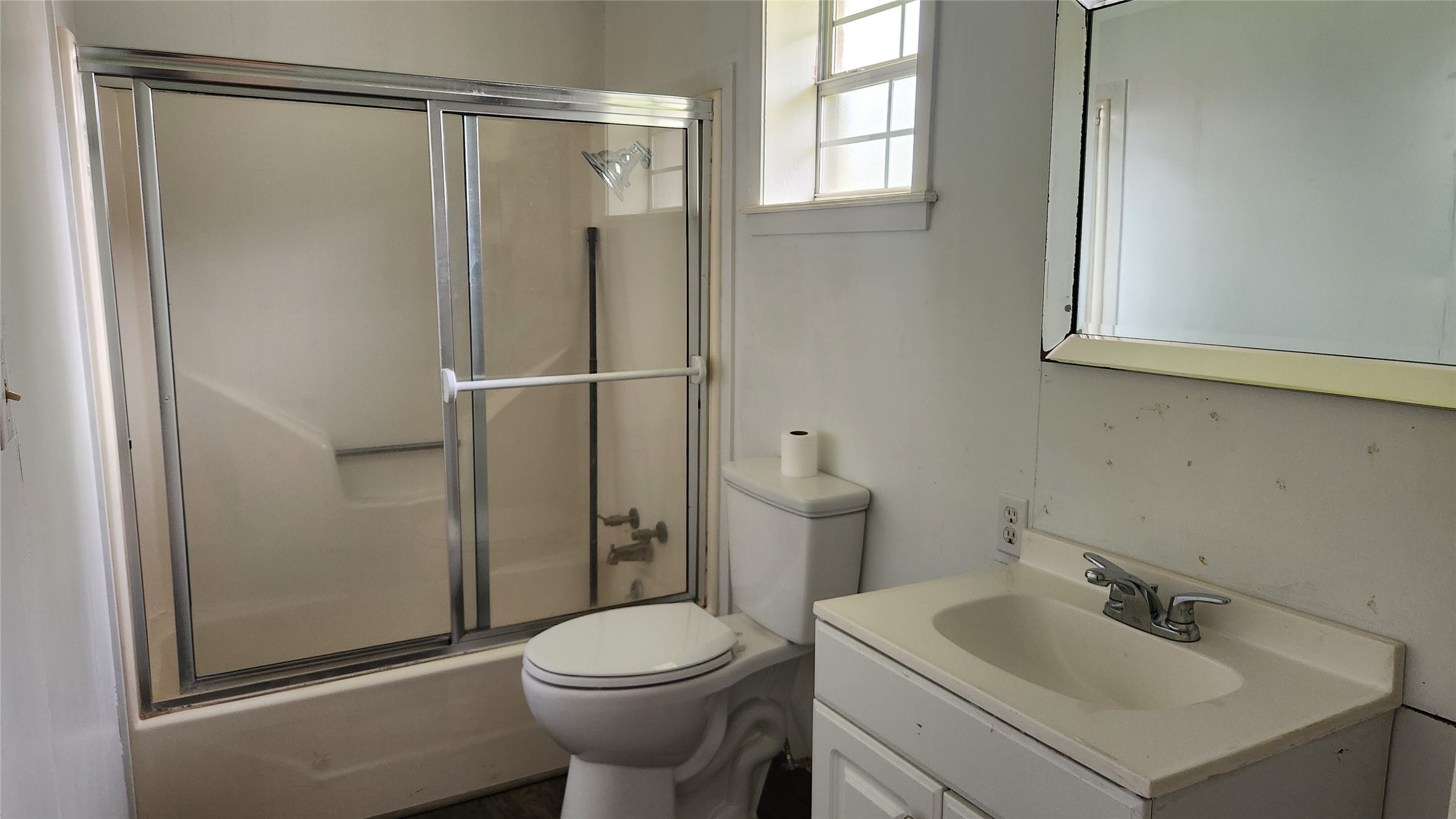 205 N Hubbard Omaha TX 75571