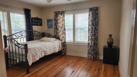 205 N Hubbard Omaha TX 75571