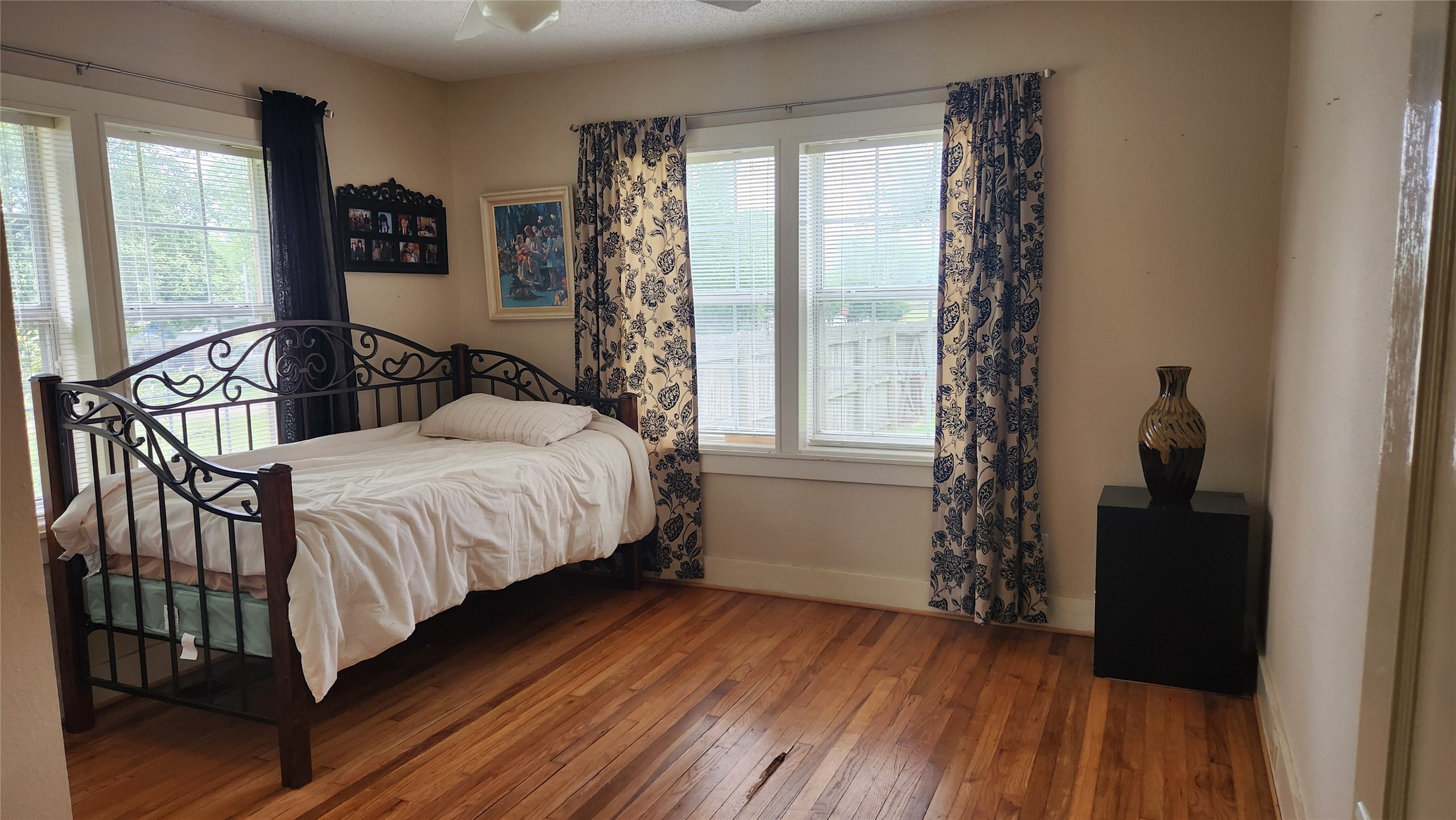 205 N Hubbard Omaha TX 75571