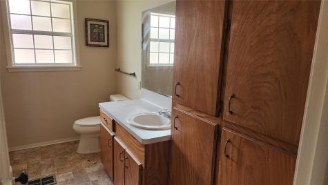 205 N Hubbard Omaha TX 75571