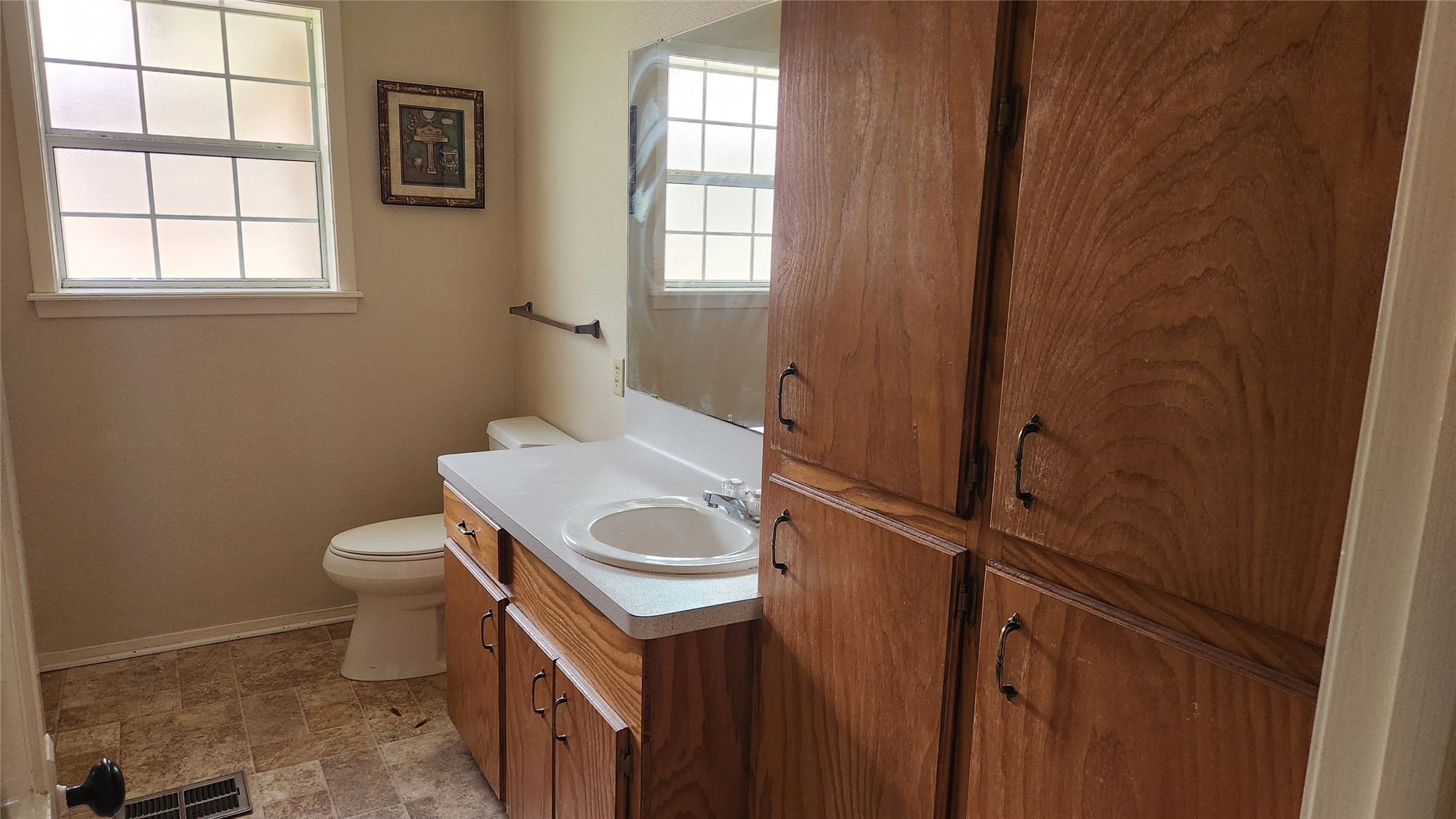205 N Hubbard Omaha TX 75571